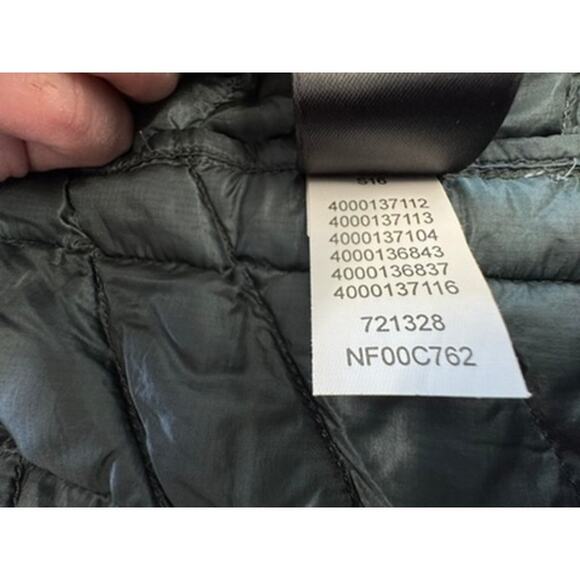 "THE NORTH FACE" Grn Camo Mens Jacket SZ M  Coat Puffer Travel Pocket Storage - Picture 7 of 13